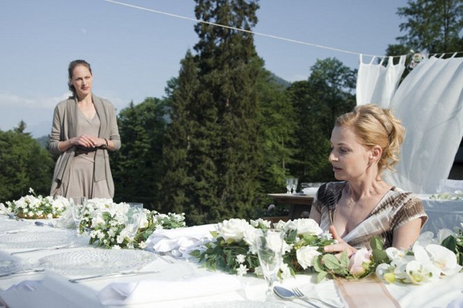 In den besten Familien - Photos - Sophie von Kessel, Franziska Schlattner