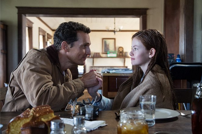 Interstellar - Z filmu - Matthew McConaughey, Mackenzie Foy