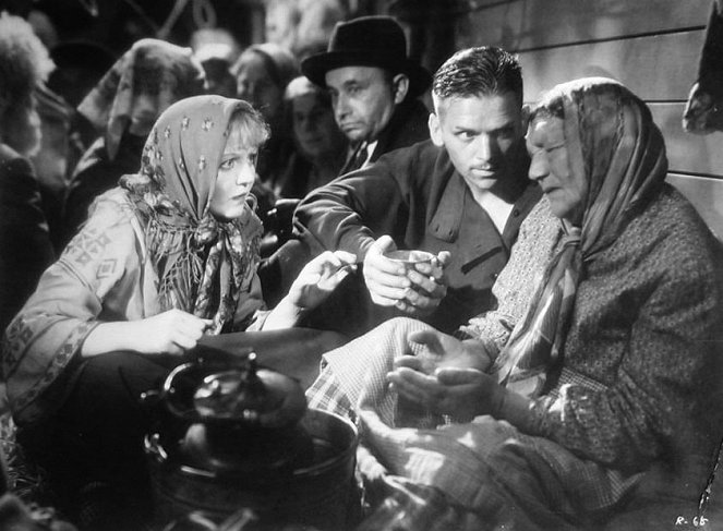 Volgan morsian - Kuvat elokuvasta - Nancy Carroll, Douglas Fairbanks Jr.