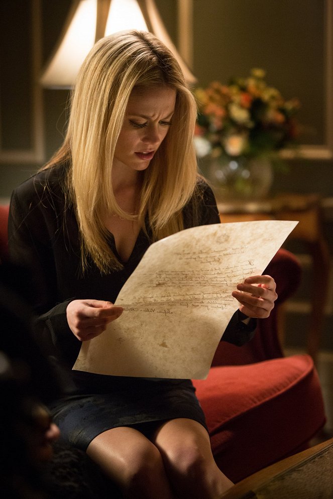 Grimm - Season 2 - The Waking Dead - Photos - Claire Coffee