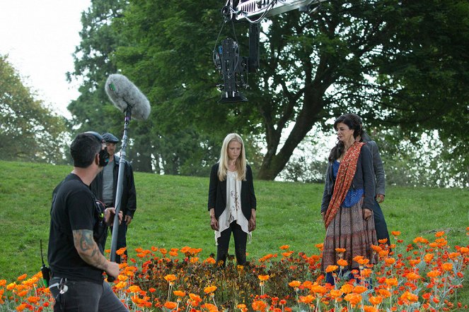 Grimm - The Ungrateful Dead - Making of - Claire Coffee, Shohreh Aghdashloo