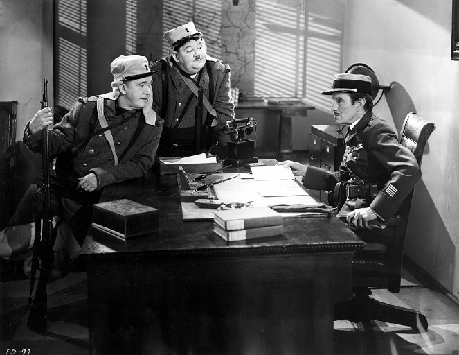 Repülő ördögök - Filmfotók - Stan Laurel, Oliver Hardy