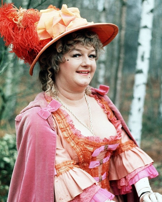 Carry On Dick - Film - Joan Sims