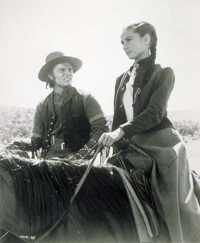 The Unforgiven - Z filmu - John Saxon, Audrey Hepburn