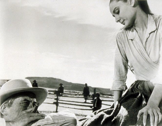 Kitaszítva - Filmfotók - Audrey Hepburn