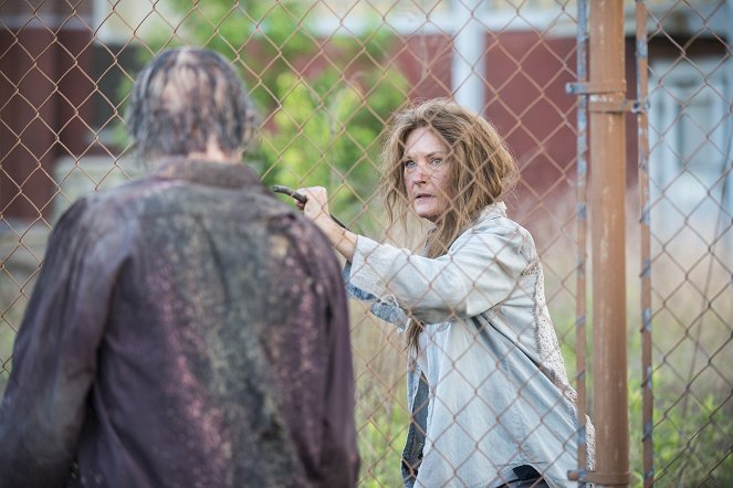 The Walking Dead - Season 5 - No Sanctuary - Photos - Denise Crosby