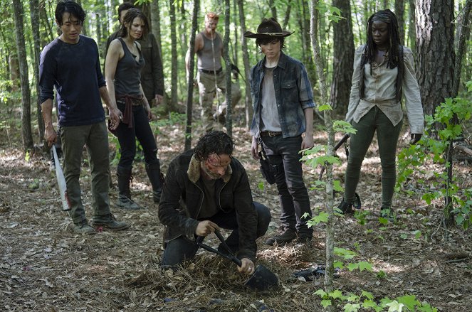 The Walking Dead - Nincs menedék - Filmfotók - Steven Yeun, Lauren Cohan, Andrew Lincoln, Chandler Riggs, Danai Gurira