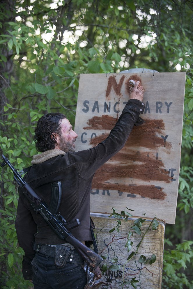 The Walking Dead - Season 5 - No Sanctuary - Photos - Andrew Lincoln