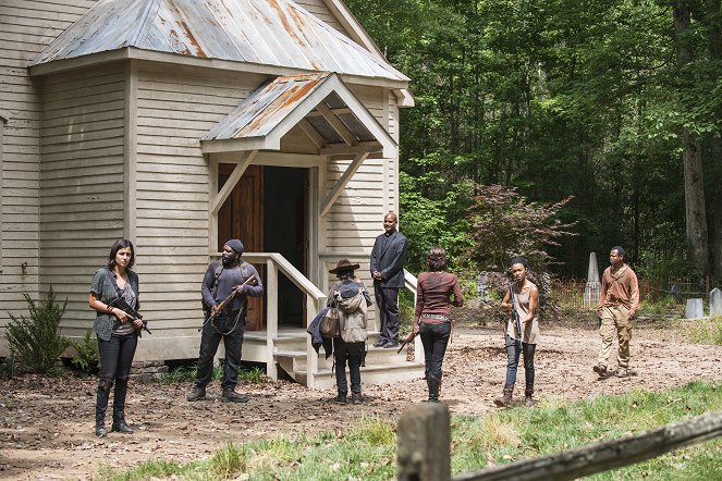 The Walking Dead - Season 5 - Strangers - Photos - Alanna Masterson, Chad L. Coleman, Seth Gilliam, Sonequa Martin-Green, Lawrence Gilliard Jr.