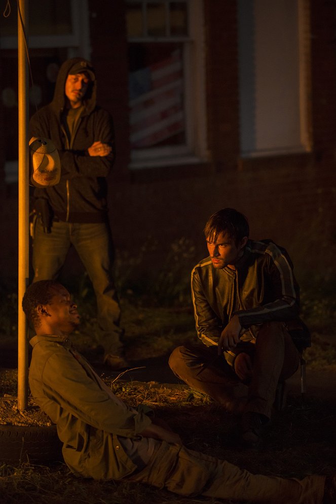 The Walking Dead - Season 5 - Strangers - Photos - Lawrence Gilliard Jr., Andrew J. West