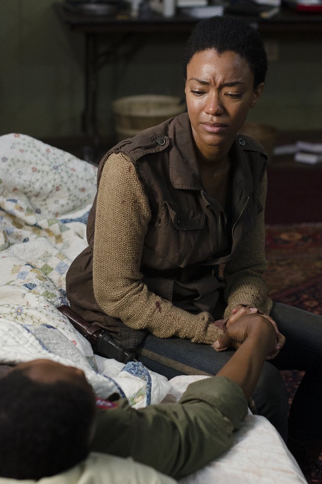 The Walking Dead - Four Walls and a Roof - Photos - Sonequa Martin-Green