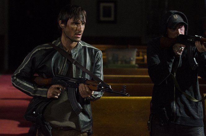 The Walking Dead - Season 5 - Four Walls and a Roof - Photos - Andrew J. West, Chris Coy