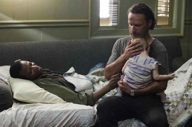 The Walking Dead - Season 5 - Four Walls and a Roof - Photos - Lawrence Gilliard Jr., Andrew Lincoln