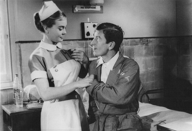 Carry On Nurse - Filmfotók - Shirley Eaton, Terence Longdon