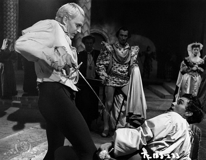 Hamlet - Filmfotos - Laurence Olivier, Peter Cushing