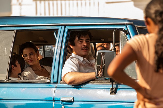 Escobar: Paraíso perdido - De la película - Laura Londoño, Benicio Del Toro