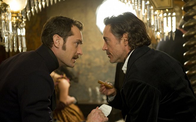 Sherlock Holmes: A Game of Shadows - Van film - Jude Law, Robert Downey Jr.