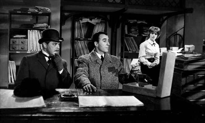 Sherlock Holmes and the Deadly Necklace - Photos - Thorley Walters, Christopher Lee