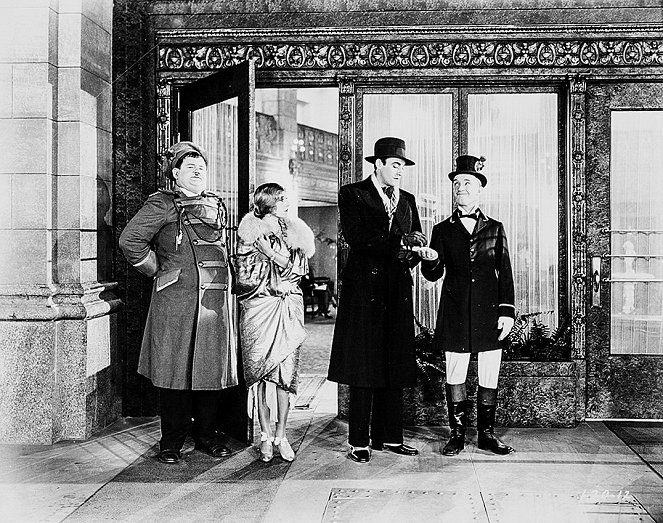 Double Whoopee - Filmfotók - Oliver Hardy, Stan Laurel