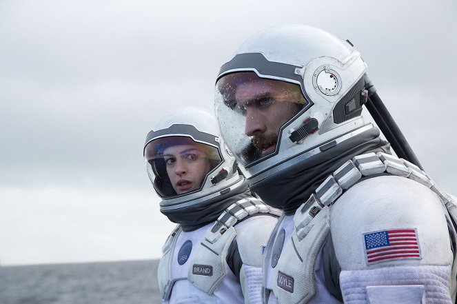 Interstellar - De la película - Anne Hathaway, Wes Bentley