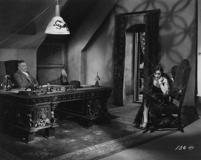 Chinatown Nights - Filmfotos - Wallace Beery, Florence Vidor