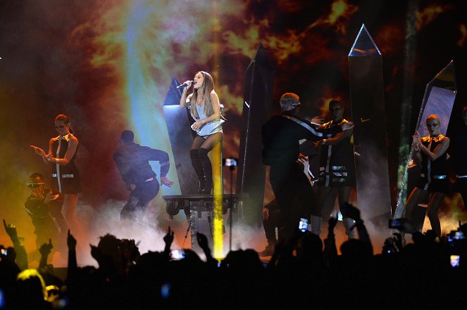 2014 MTV EMA - Filmfotók - Ariana Grande
