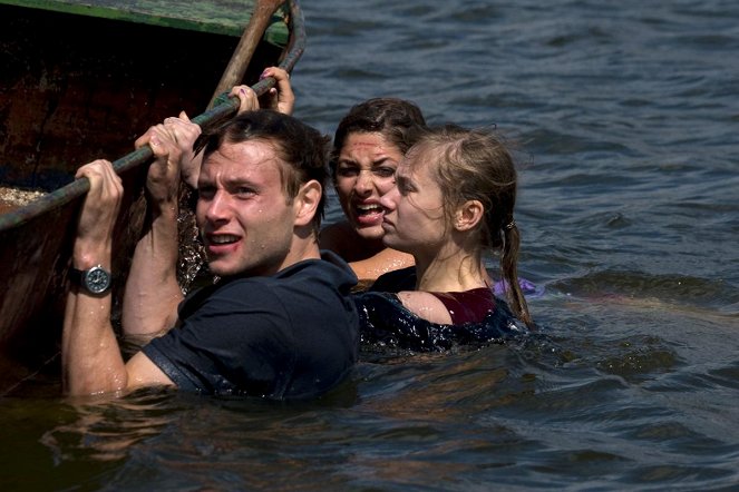 Im Angesicht des Verbrechens - Kuvat elokuvasta - Max Riemelt, Alina Levshin, Katharina Nesytowa