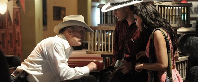 Una noche en el viejo México - De la película - Robert Duvall, Jeremy Irvine, Angie Cepeda
