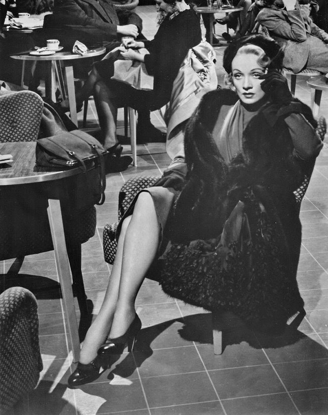 No Highway - Do filme - Marlene Dietrich