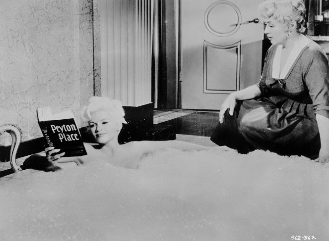 Una mujer de cuidado - De la película - Jayne Mansfield, Joan Blondell