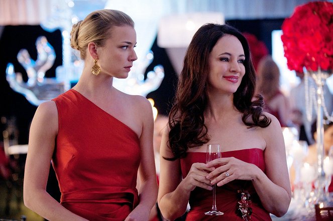 Revenge - Chaos - De la película - Emily VanCamp, Madeleine Stowe