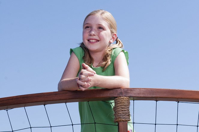 Dolphin Tale - Photos - Cozi Zuehlsdorff