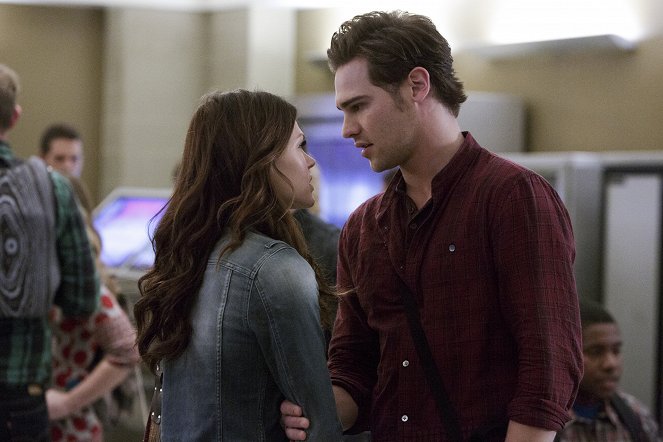 Star-Crossed - What Storm Is This That Blows So - Photos - Aimee Teegarden, Grey Damon