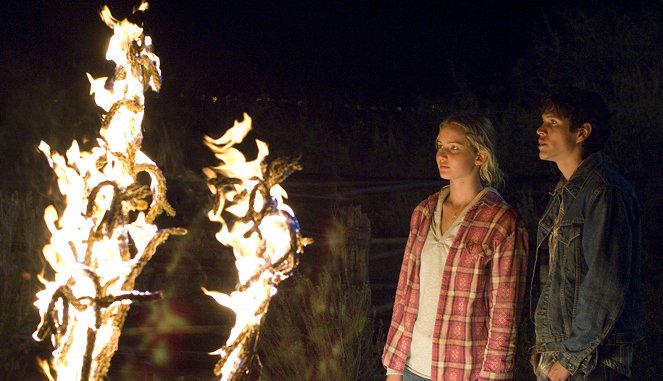 Loin de la terre brûlée - Film - Jennifer Lawrence, JD Pardo