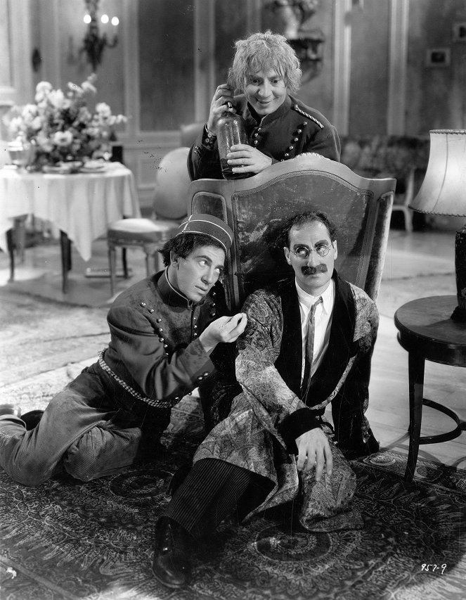 En dag på kapplöpningarna - Kuvat elokuvasta - Chico Marx, Harpo Marx, Groucho Marx
