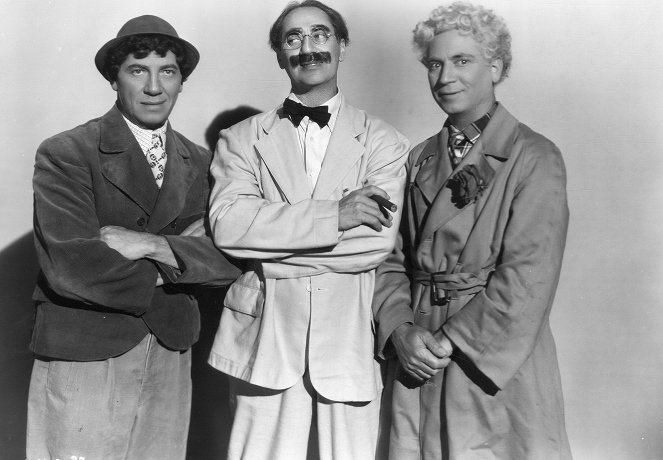 Una noche en Casablanca - Promoción - Chico Marx, Groucho Marx, Harpo Marx