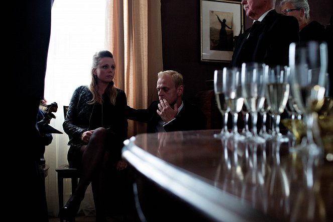 Arvingerne - Episode 2 - Filmfotók - Lene Maria Christensen, Carsten Bjørnlund
