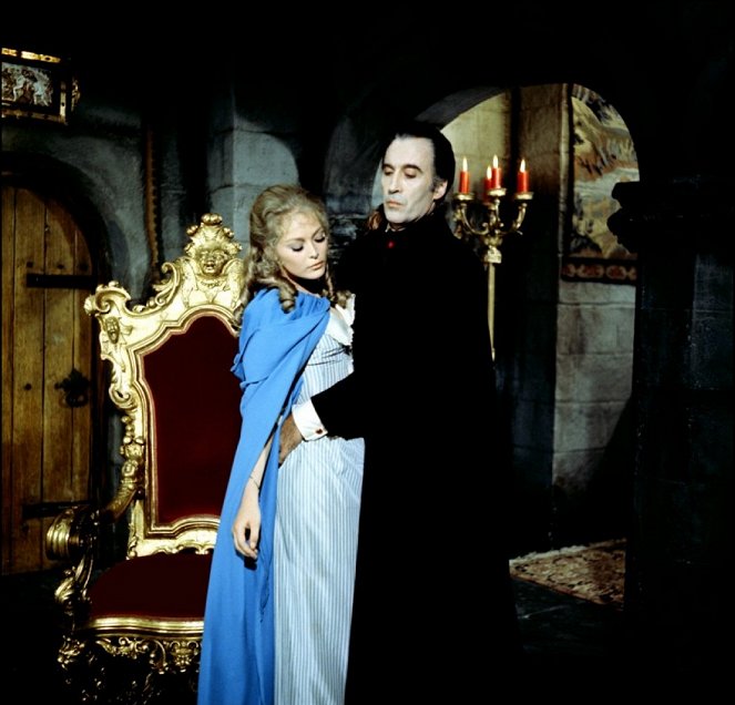 Las cicatrices de Drácula - De la película - Jenny Hanley, Christopher Lee