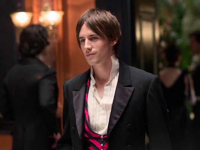 Dom grozy - Seans - Z filmu - Reeve Carney