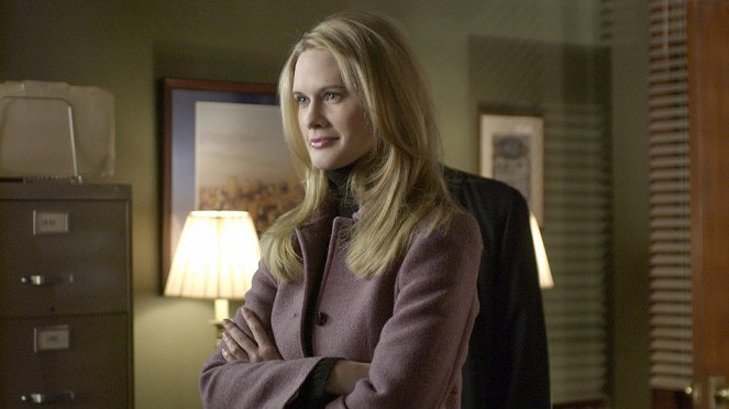 Law & Order: Special Victims Unit - Season 6 - Ghost - Photos - Stephanie March