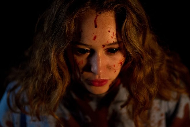 The Devil's Hand - Filmfotók - Alycia Debnam-Carey