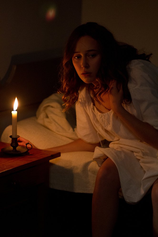 Donde se esconde el diablo - De la película - Alycia Debnam-Carey
