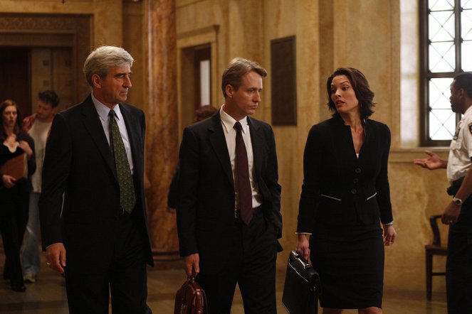 Law & Order - Season 20 - Dignity - Photos - Sam Waterston, Linus Roache, Alana De La Garza