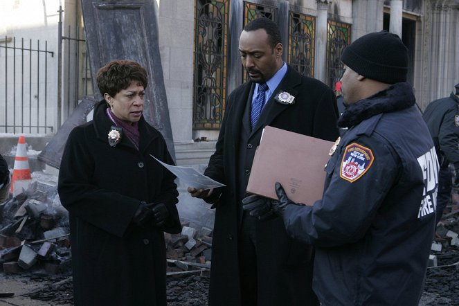 New York District / New York Police Judiciaire - Season 17 - Good Faith - Film - S. Epatha Merkerson, Jesse L. Martin
