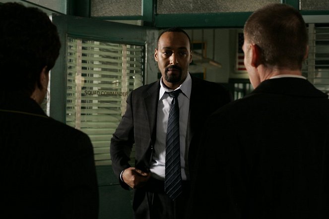 Law & Order - Season 18 - Burn Card - Photos - Jesse L. Martin