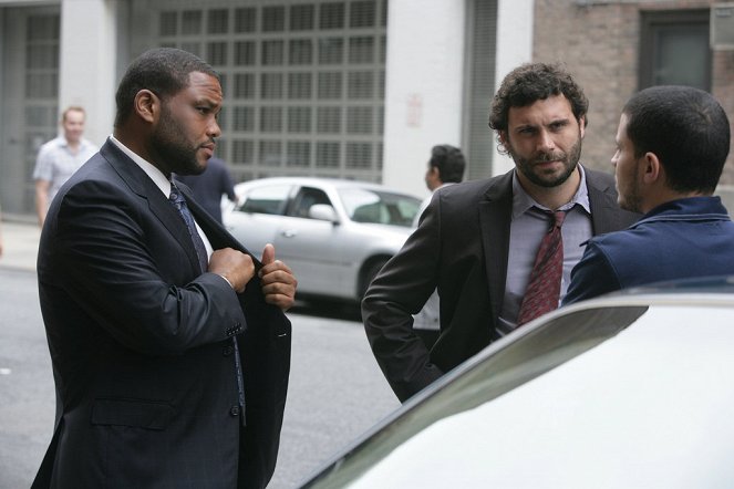 Law & Order - Season 20 - Just a Girl in the World - Photos - Anthony Anderson, Jeremy Sisto