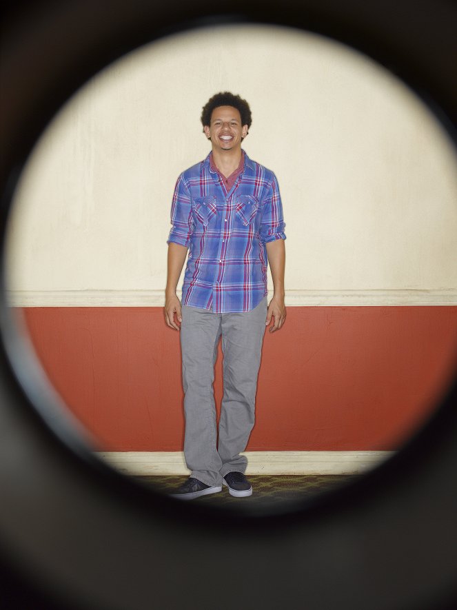 Don't Trust the B---- in Apartment 23 - Promoción - Eric André