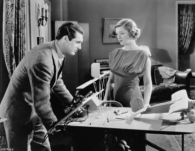 Wings in the Dark - Filmfotos - Cary Grant, Myrna Loy