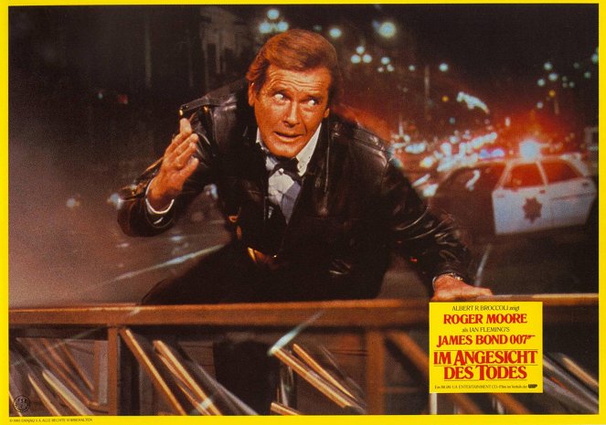 James Bond: Vyhliadka na smrť - Fotosky - Roger Moore