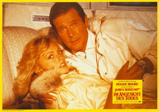 James Bond: Vyhliadka na smrť - Fotosky - Mary Stavin, Roger Moore
